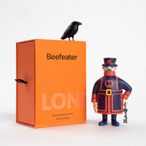 Beefeater & Raven Figure - London Souvenir - Historic Royal